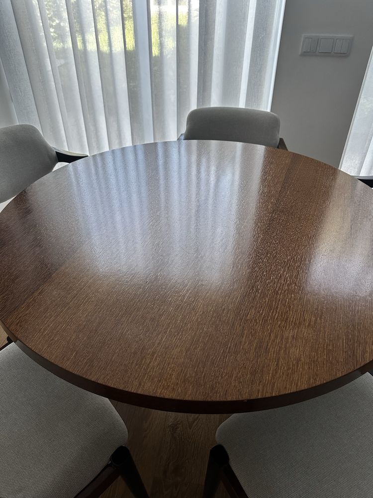 Vendo mesa sala e 5 cadeiras