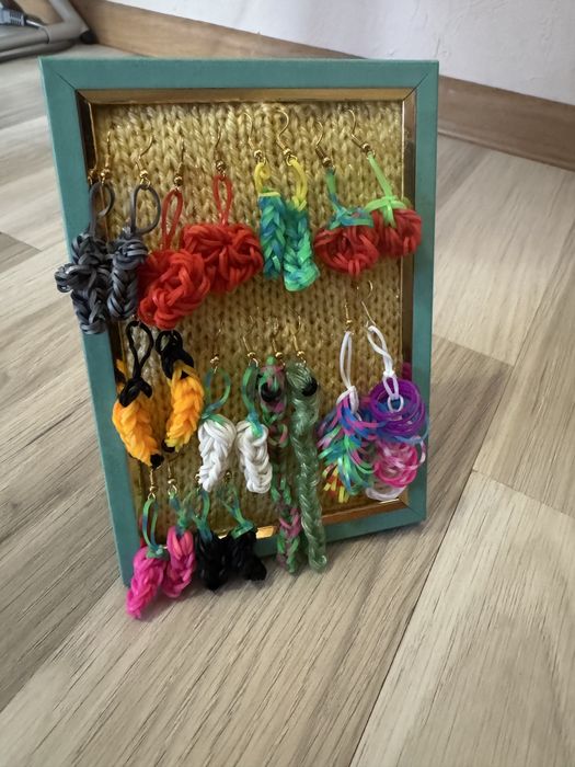 Плетені сережки ручної дитячої роботи