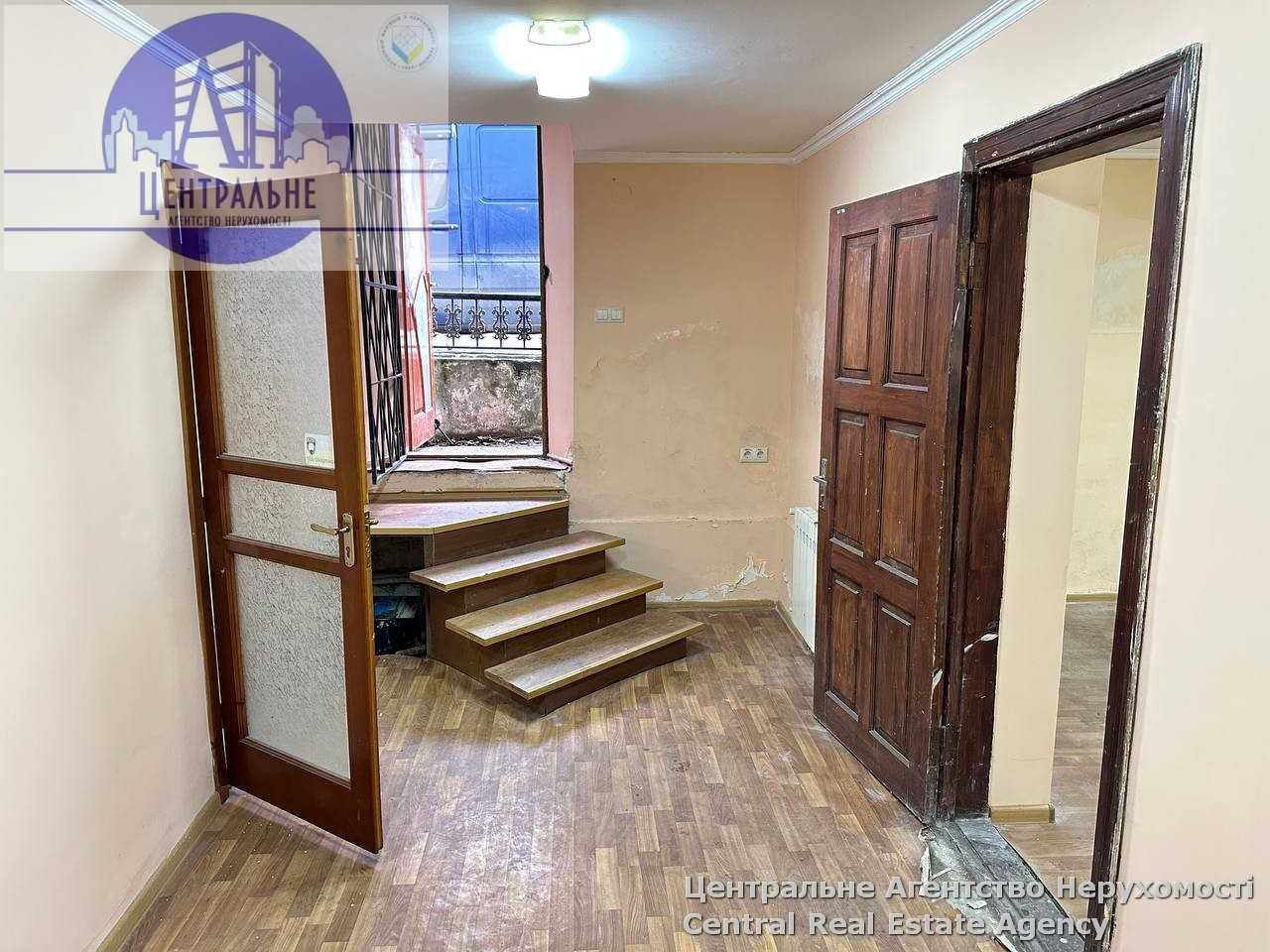 Приміщення в центрі. Фасад. Продаж.