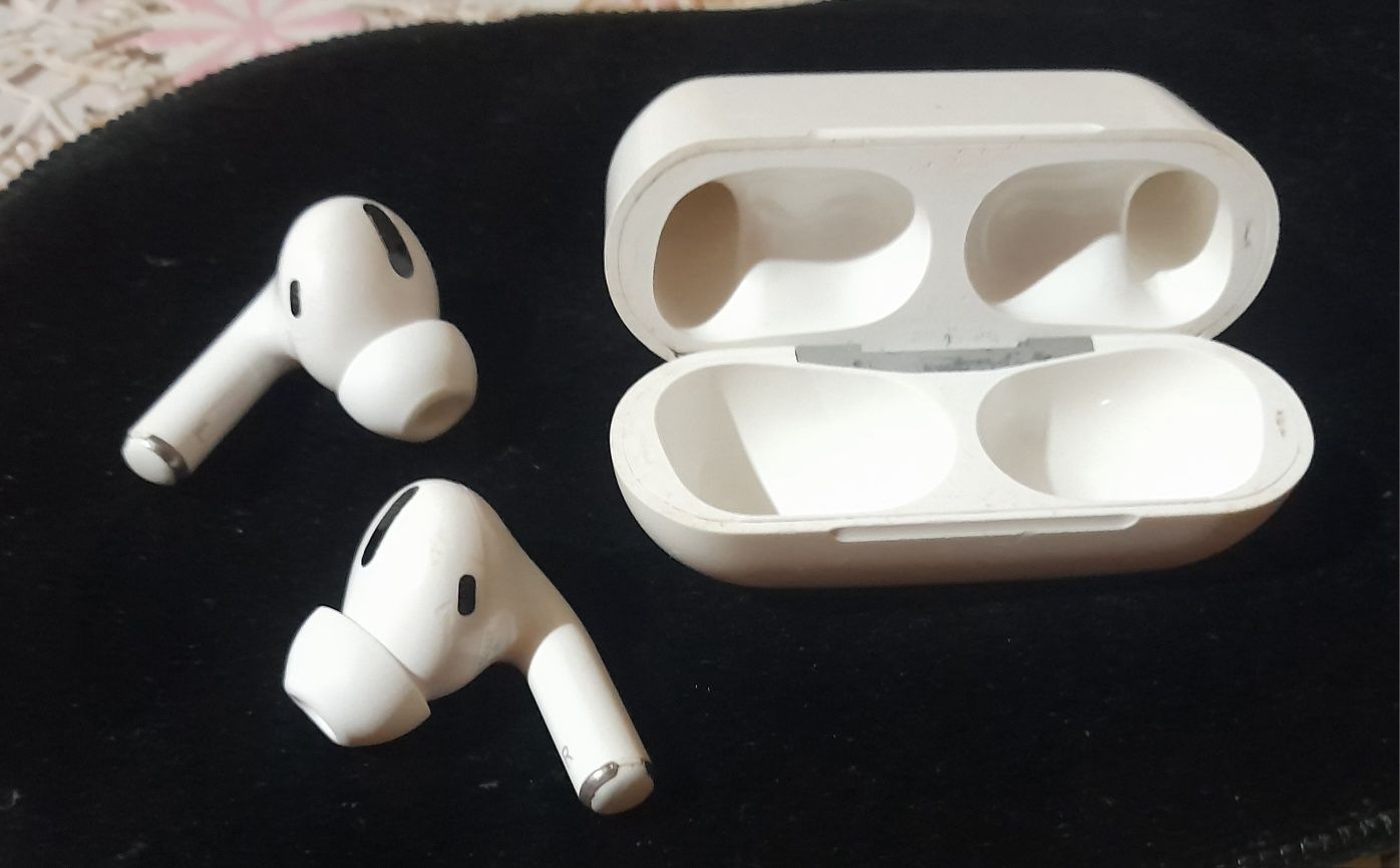 Навушники Apple AirPods