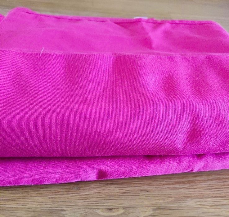 Almofadas tapetes cortinas rosa
