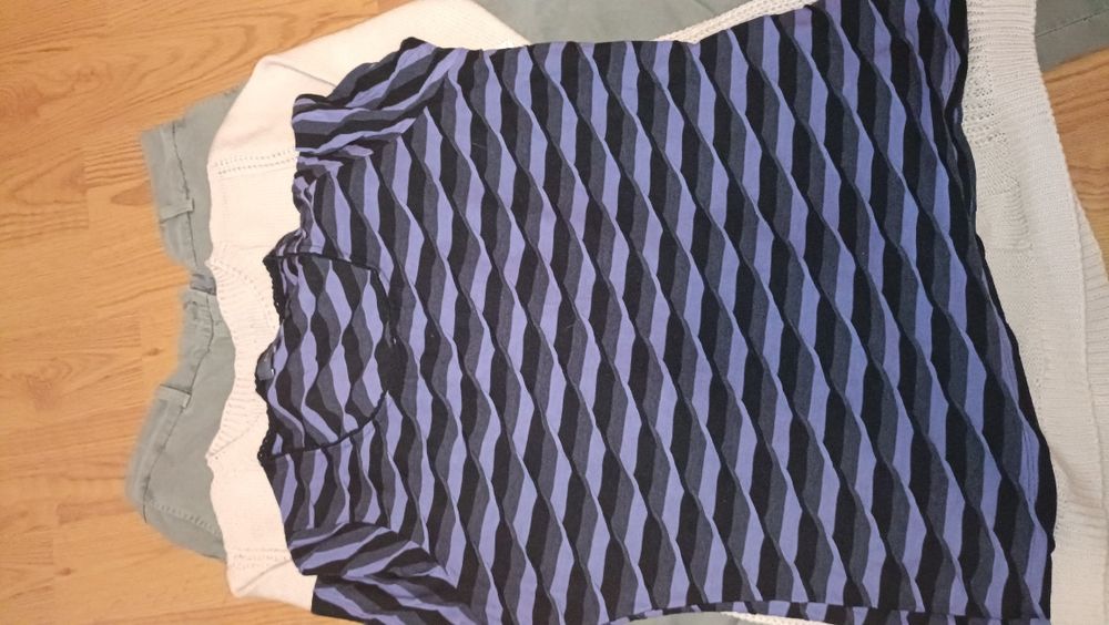 Віддам безкоштовно жіночий одяг