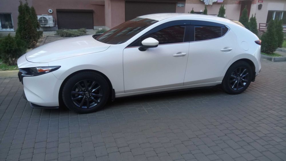 Мазда 3 автомат в белом цвете 2021г mazda 3 automat хэтчбек спорт авто