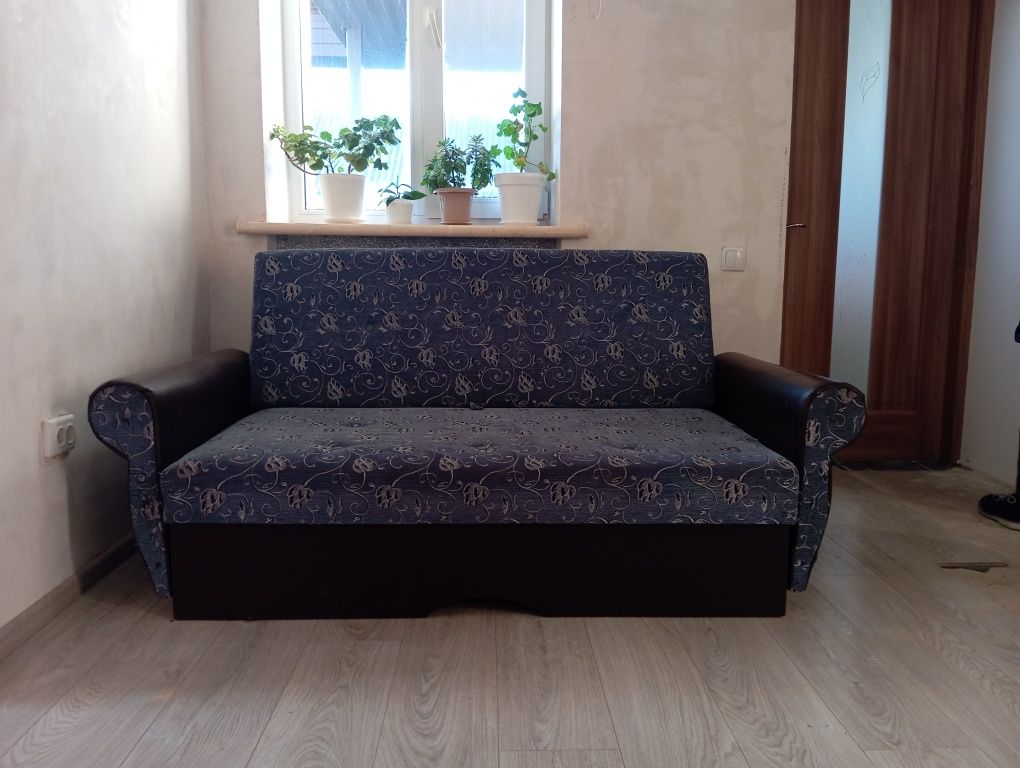 Продам  диван малюнку всі питання по