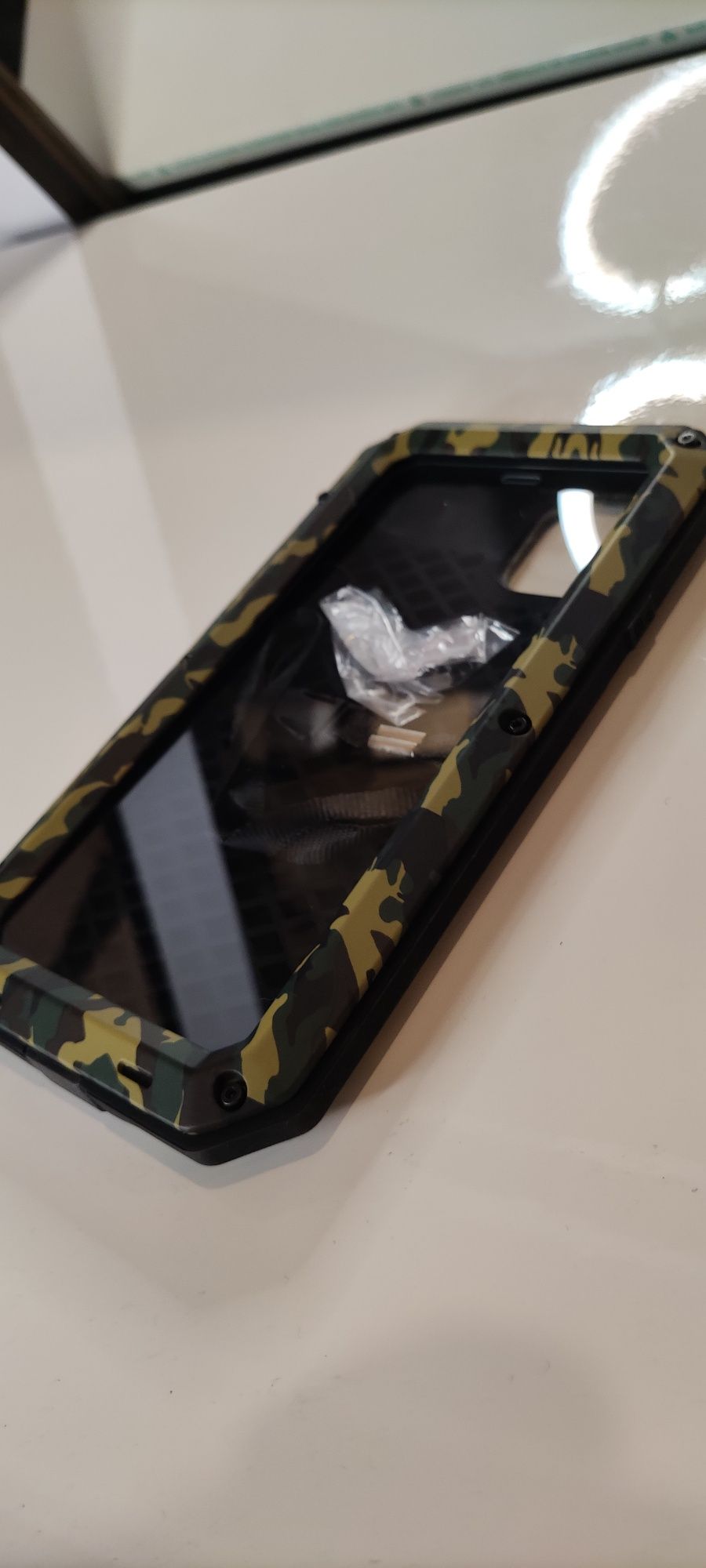 Nowe etui aluminiowe army moro pamcerne skręcane iPhone 11