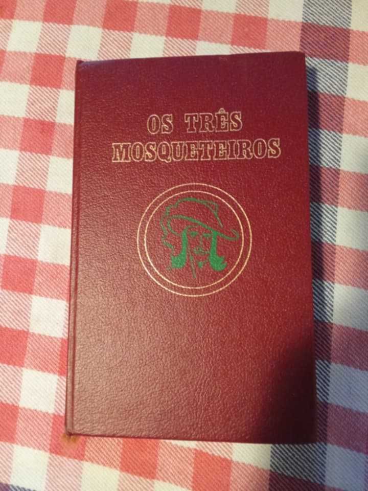 livro os tres mosqueteiros
