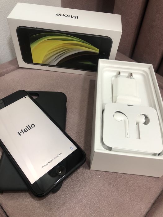 Iphone SE Preto 64GB cabo e fones
