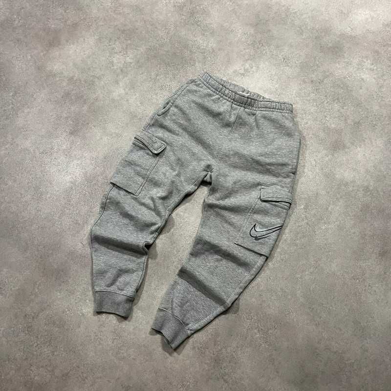 Spodnie Dresowe Nike Cargo Sweatpants Swoosh Swag Trendy Sport