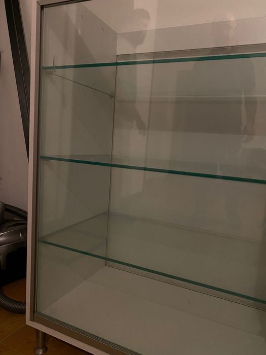 Armario em vidro como novo
