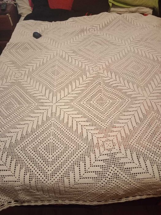 Colcha em renda bordada a mão nova nunca usada com 1.80x1.80