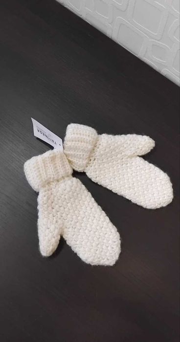Тёплые женские варежки