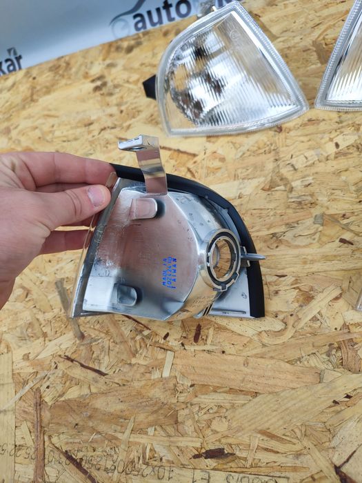 Поворотник Skoda Octavia Tour