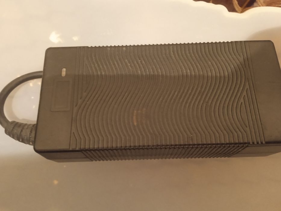 Продам зарядний пристрій гіроборд 42 в,2 ампера