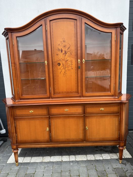 Zestaw mebli z drewna wiśniowego