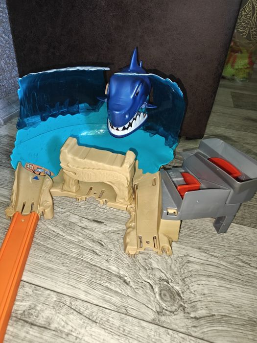 Треки Hot wheels оригинал Дракон, Акула