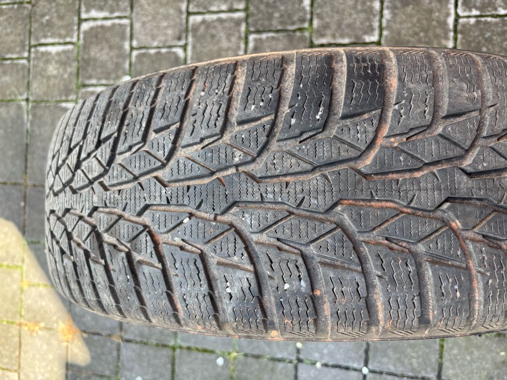 Opony zimowe nokian z felgami 15"