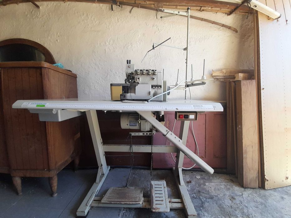 Maquina corte e cose marca Brother