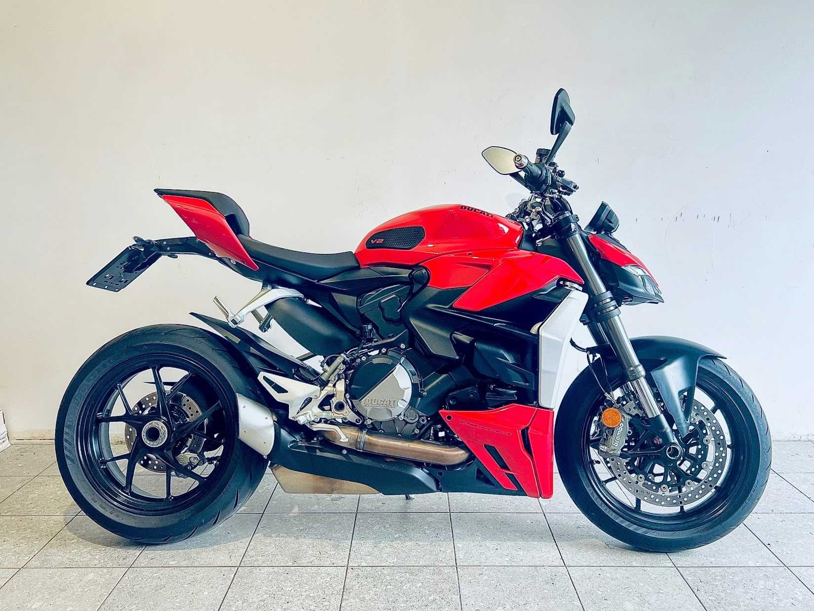 Ducati Streetfighter V2, 2022r, dodatki, cesja leasingu