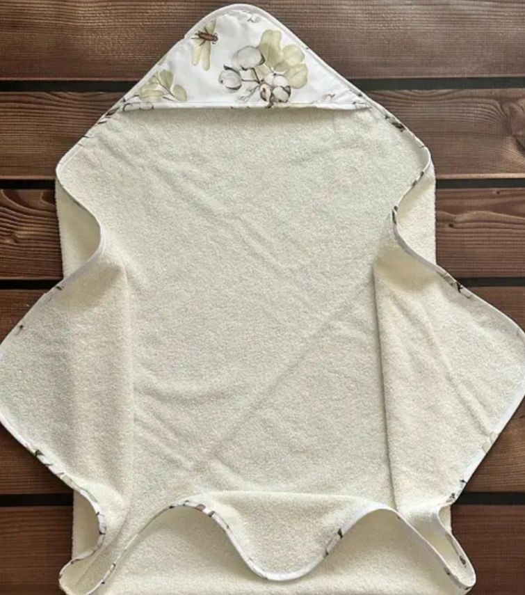 Махровые полотенце с уголком для новорожденных. Низкие цены.
