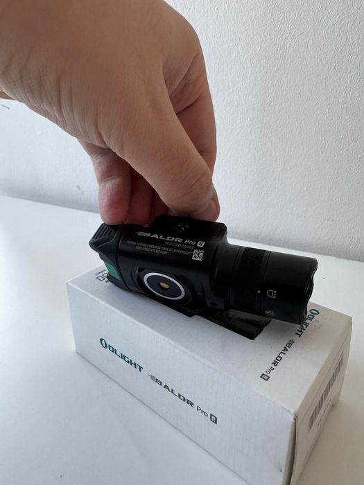Olight BALDR Pro R - Latarka z celownikiem laserowym - Jak nowa!
