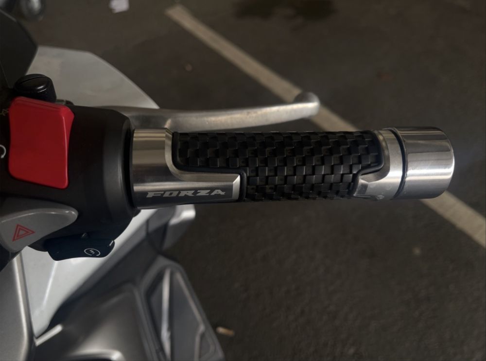 Honda Forza 350 - Impecável