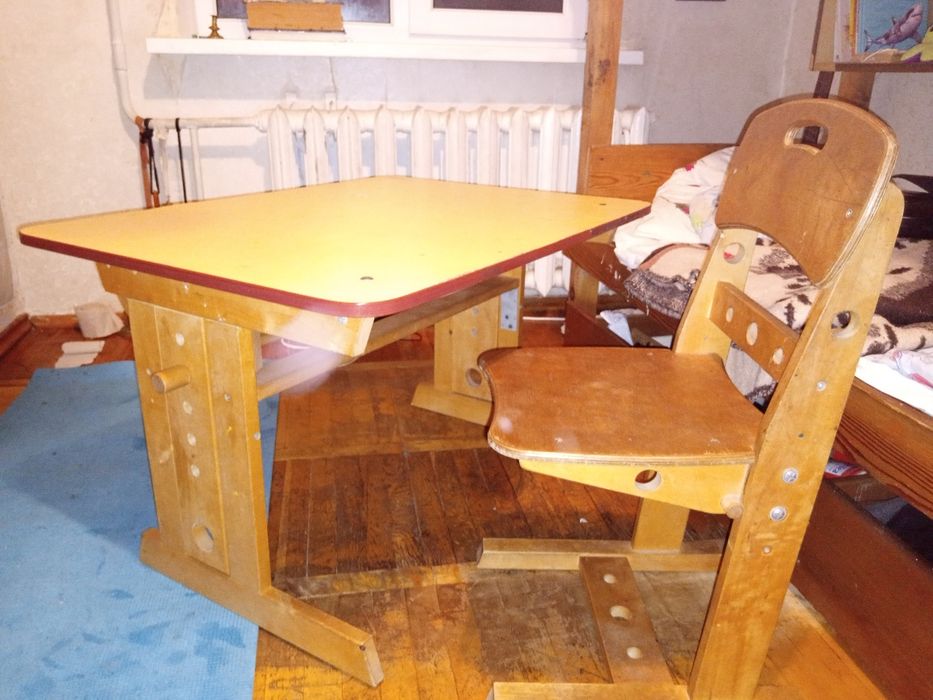 Парта зі стільцем