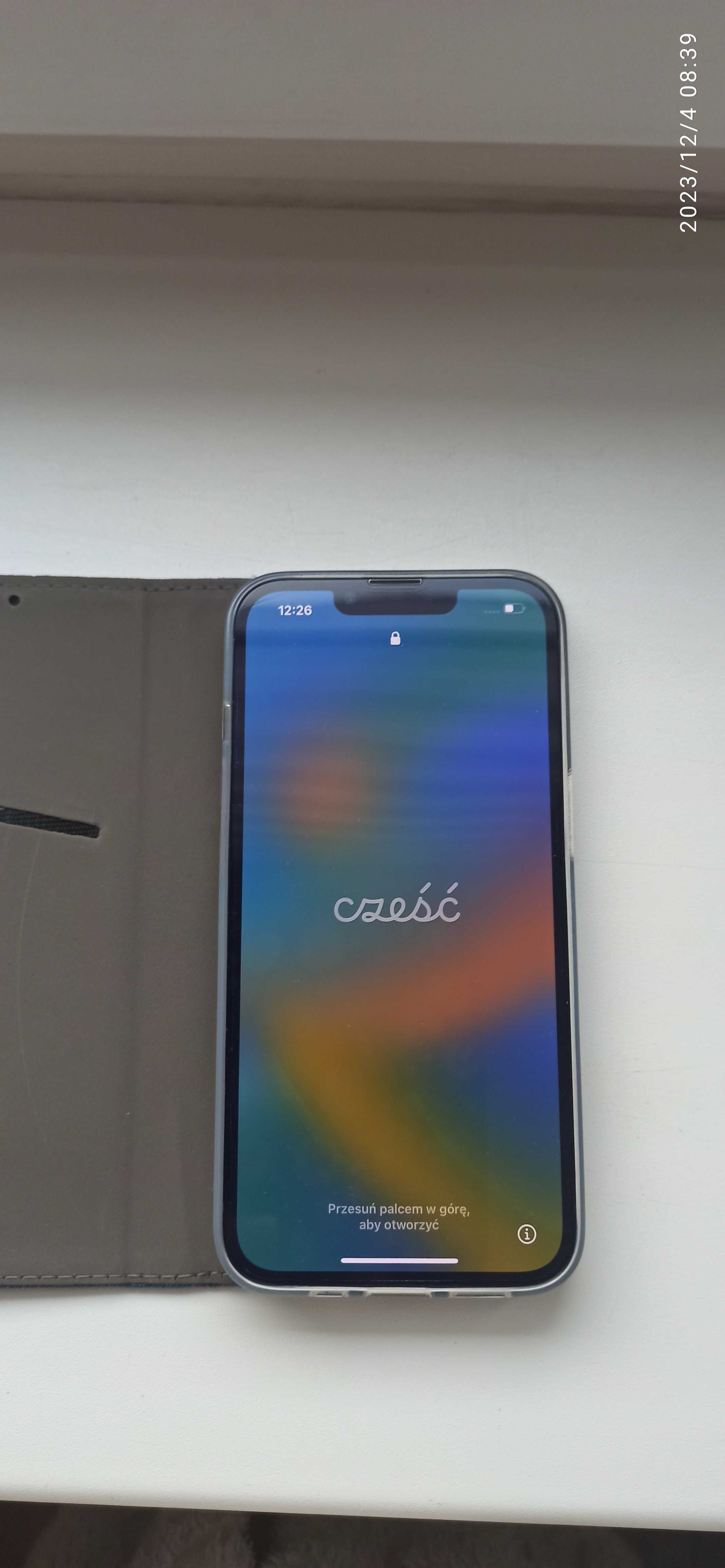 iPhone 13 128 GB Midnight z etui, szybką i ładowarką