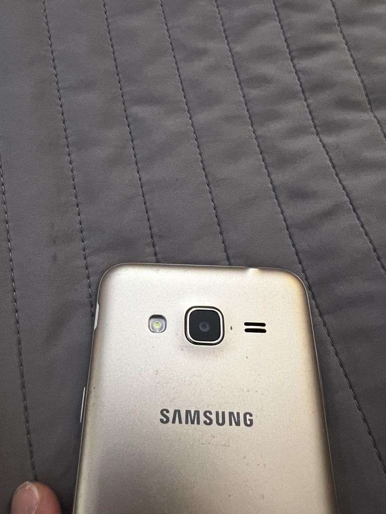 Samsung Galaxy J3 (2016) złoty 8GB