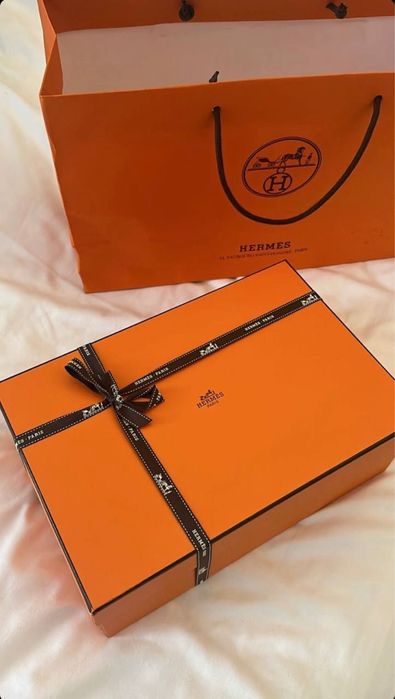 Преміальні подарункові набори Versace та Hermès