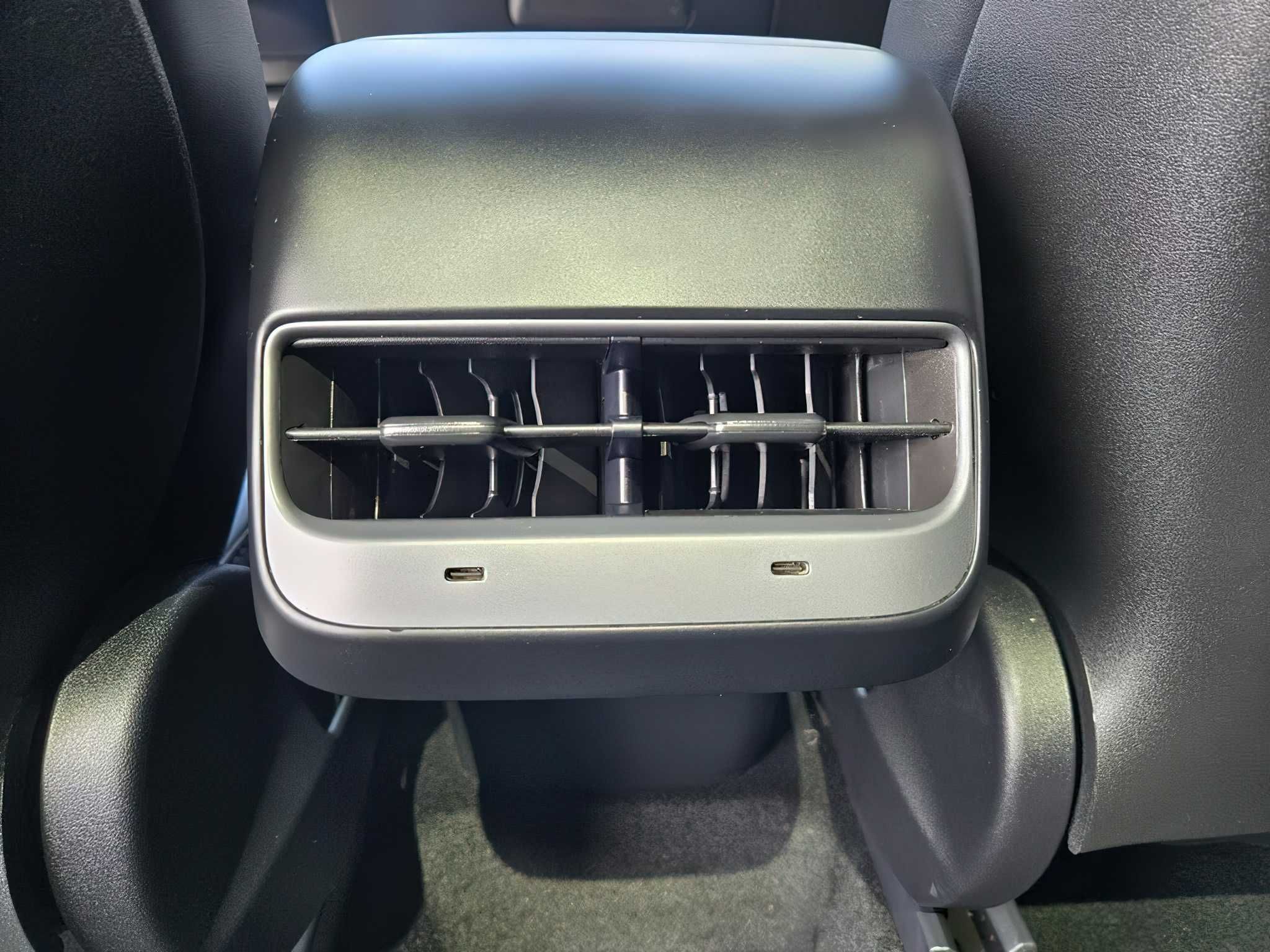 Tesla Model Y Long Range      2025