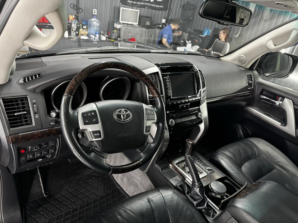 Toyota land cruiser 200 facelift 2012 official