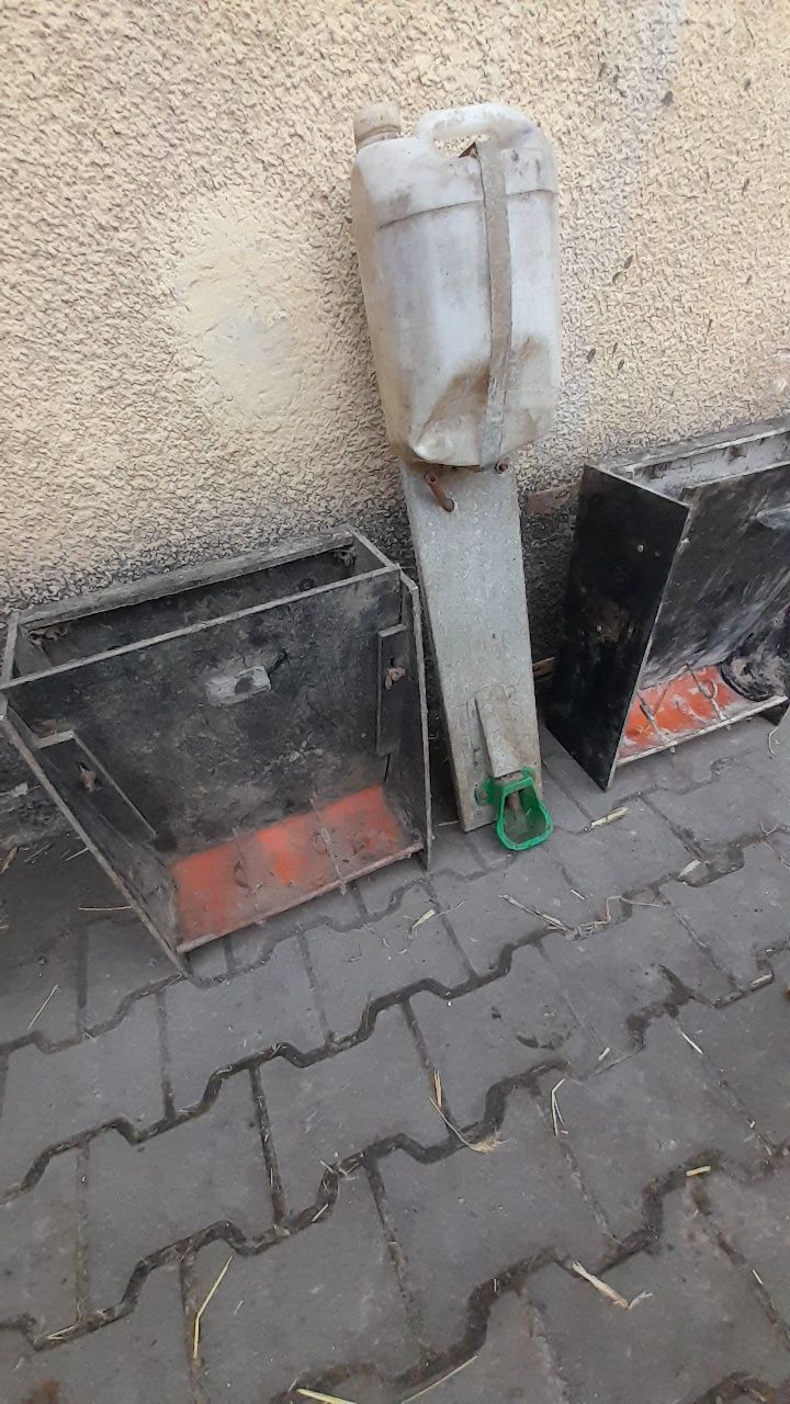 Karmiki pcv dla prosiąt i poidełka
