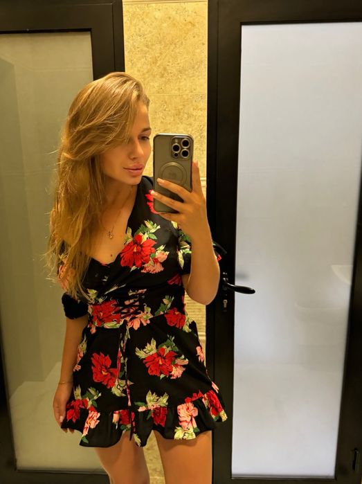 Сукня дуже гарна та стильна розмір М , нова