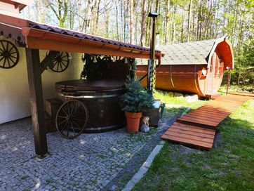 Wynajmę Klimatyczny Dom w lesie z jaccuzi i sauną.Wakacje.Imprezy.