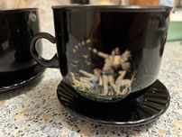 Чашки с блюдцами