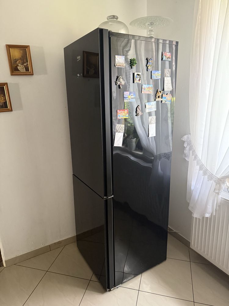 Lodowka Beko czarne szkło