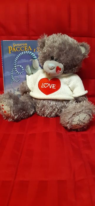 Дитяча книжка та м'яка іграшка