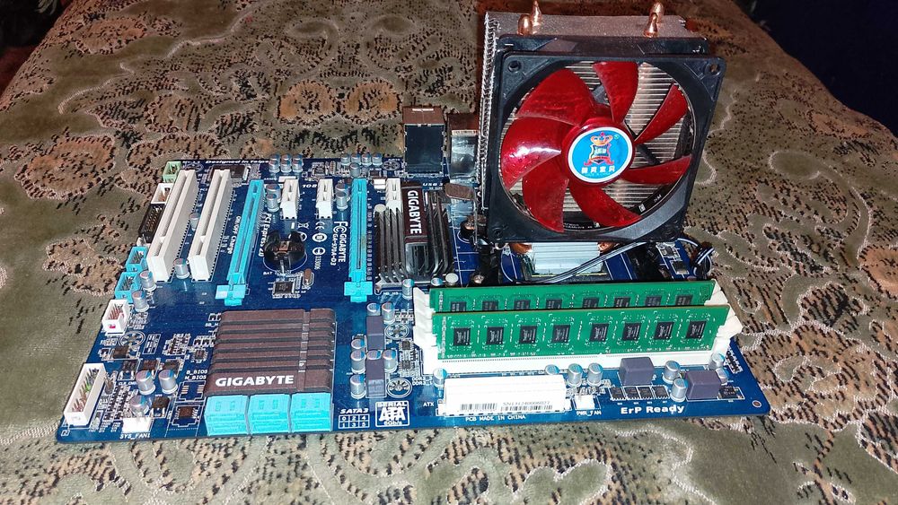 Материнская плата Socket AM3 ( нерабочая ) + процессор , кулер , опера