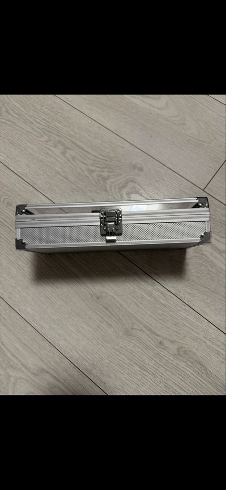 Pudelko z  aluminium