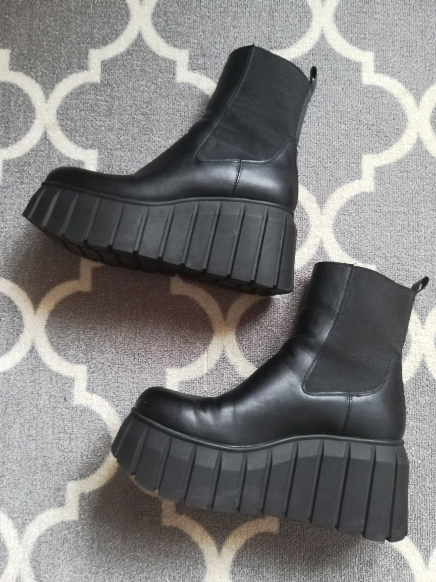 Czarne botki trapery glany Bershka rozmiar 41