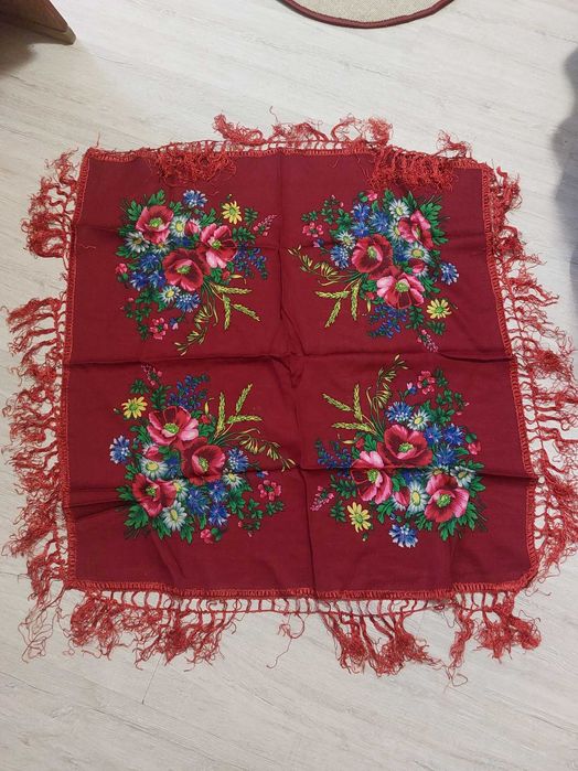 Рушник український ручна робота і хустка червона