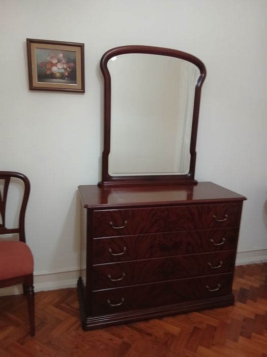 Cómoda com espelho