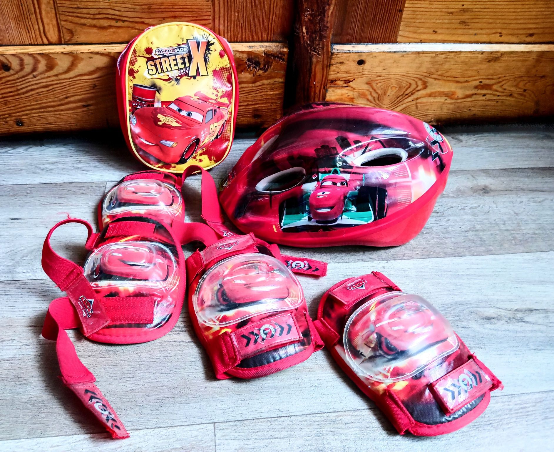 Kask ochraniacze na kolana i łokcie,nerka na rzepy Mc Queen Auta!