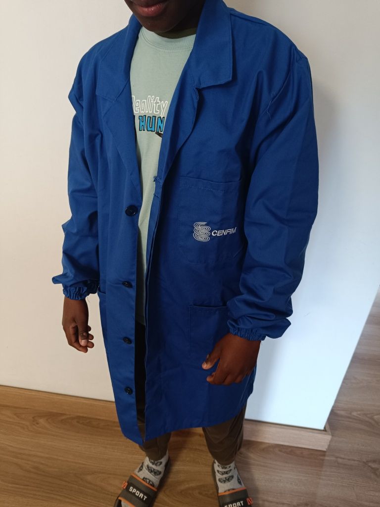 Bata de trabalho Azul, como nova, usada uma vez