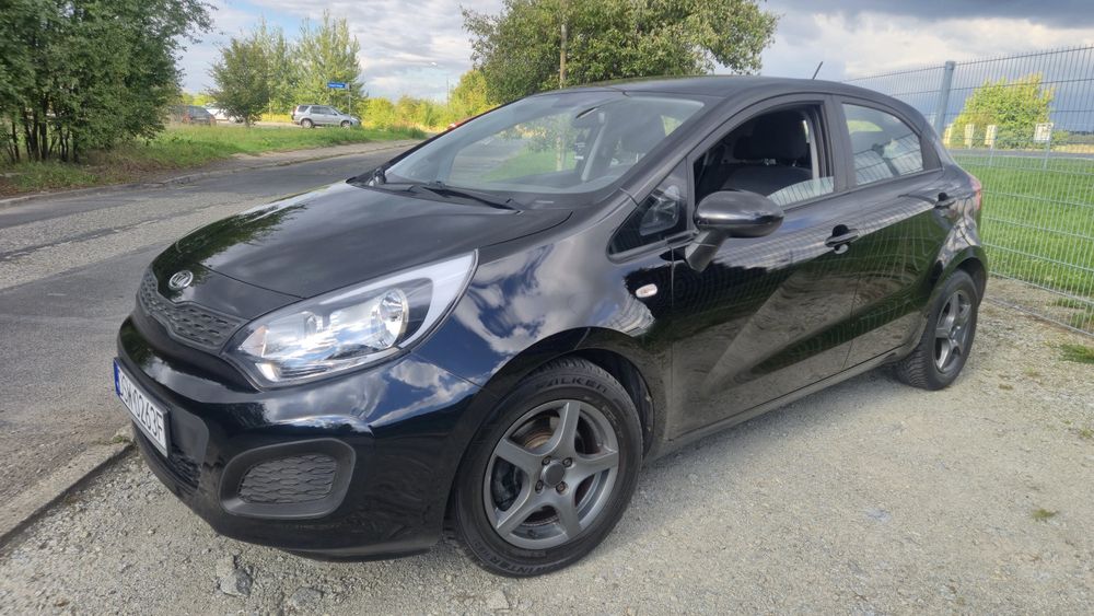Zadbana Kia Rio ** Benzyna ** Klima ** Niski Przebieg