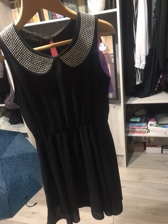 Чёрное женское платье с воротником