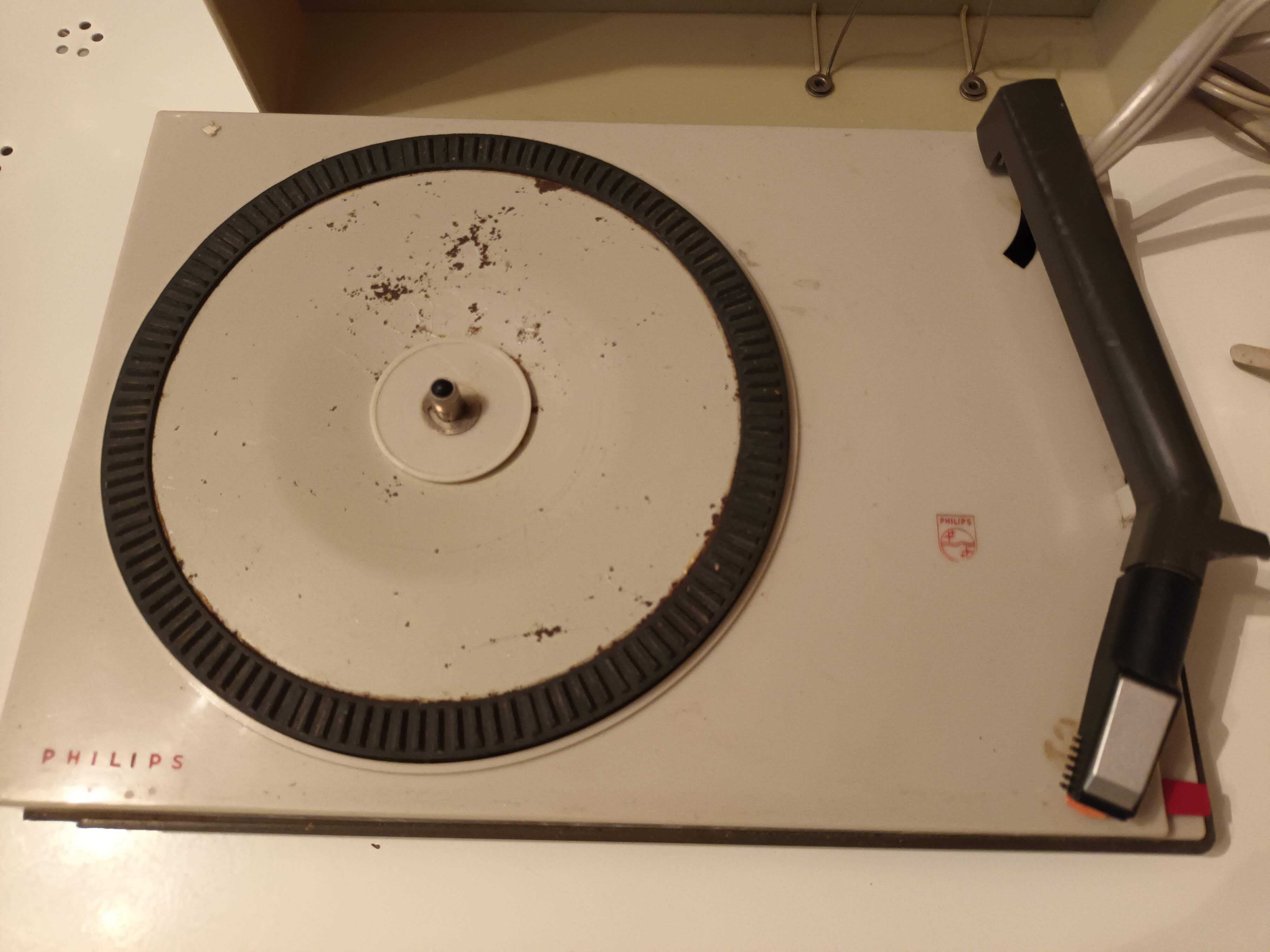 Gira discos Phillips portátil antigo (anos 70)