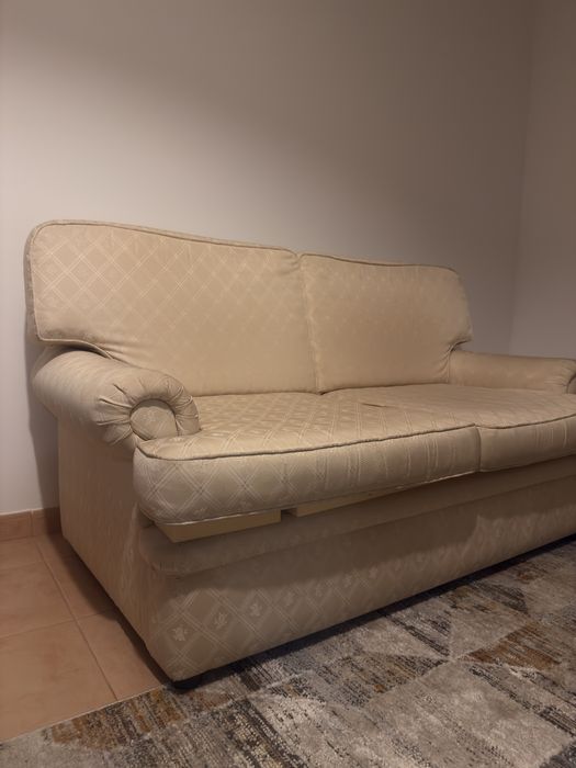 vendo com urgência sofá de 2 lugares