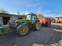 John Deere 6910  John Deere 6910 z przyczepą budowlaną