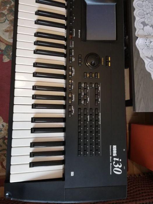 Korg i30 uszkodzony na część Korg i30